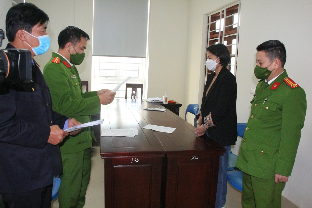 Cơ quan chức năng đọc quyết định khởi tố vụ án, khởi tố bị can đối với Đào Thị Duyên