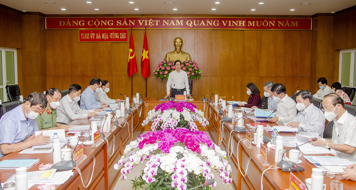 Ông Phạm Viết Thanh, Ủy viên Trung ương Đảng, Bí thư Tỉnh ủy, Chủ tịch HĐND tỉnh chủ trì hội nghị.