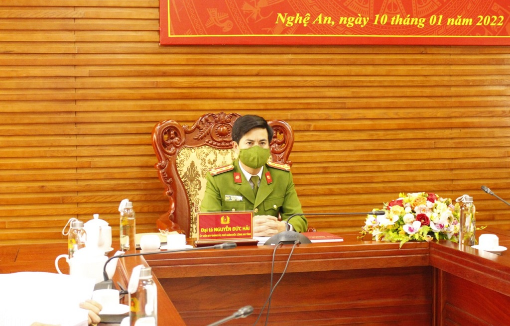 Đồng chí Đại tá Nguyễn Đức Hải, Phó Giám đốc Công an tỉnh chủ trì tại điểm cầu Công an tỉnh Nghệ An