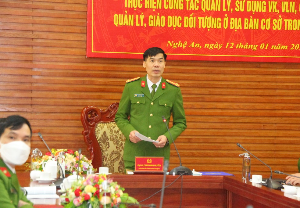 Đồng chí Đại tá Cao Minh Huyền, Phó Giám đốc Công an tỉnh chủ trì tại điểm cầu Công an tỉnh Nghệ An