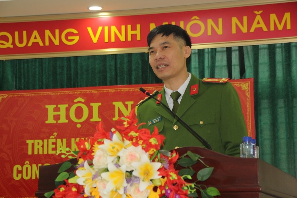 Đồng chí Đại tá Cao Minh Huyền, Phó Giám đốc Công an tỉnh phát biểu chỉ đạo tại Hội nghị
