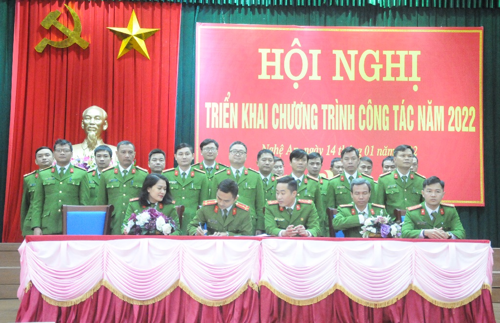 Ký cam kết thực hiện phong trào thi đua “Vì an ninh Tổ quốc” năm 2022