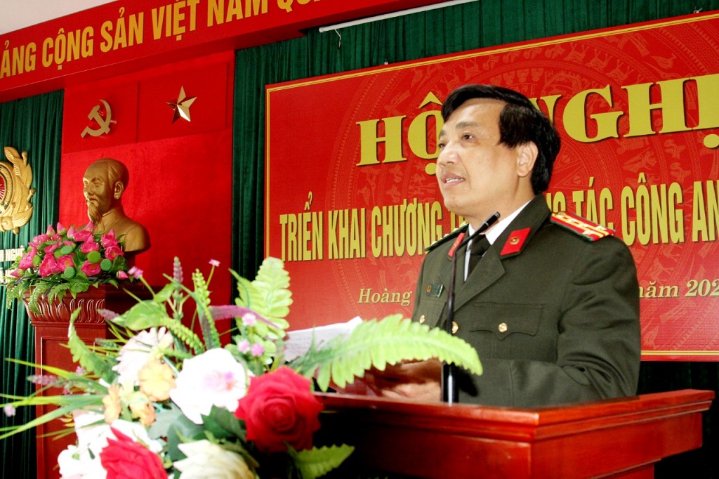 Đồng chí Đại tá Hồ Văn Tứ, Phó Giám đốc Công an tỉnh phát biểu chỉ đạo