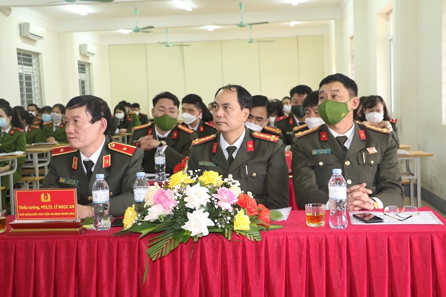 Các đại biểu tham dự