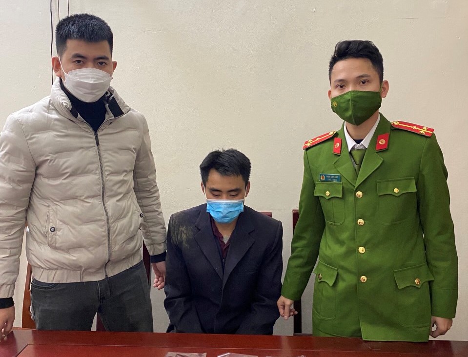 Công an xã Tri Lễ, huyện Quế Phong bắt giữ đối tượng Vi Văn Thắng trú tại xã Nậm Nhoóng, huyện Quế Phong về hành vi tàng trữ trái phép chất ma túy