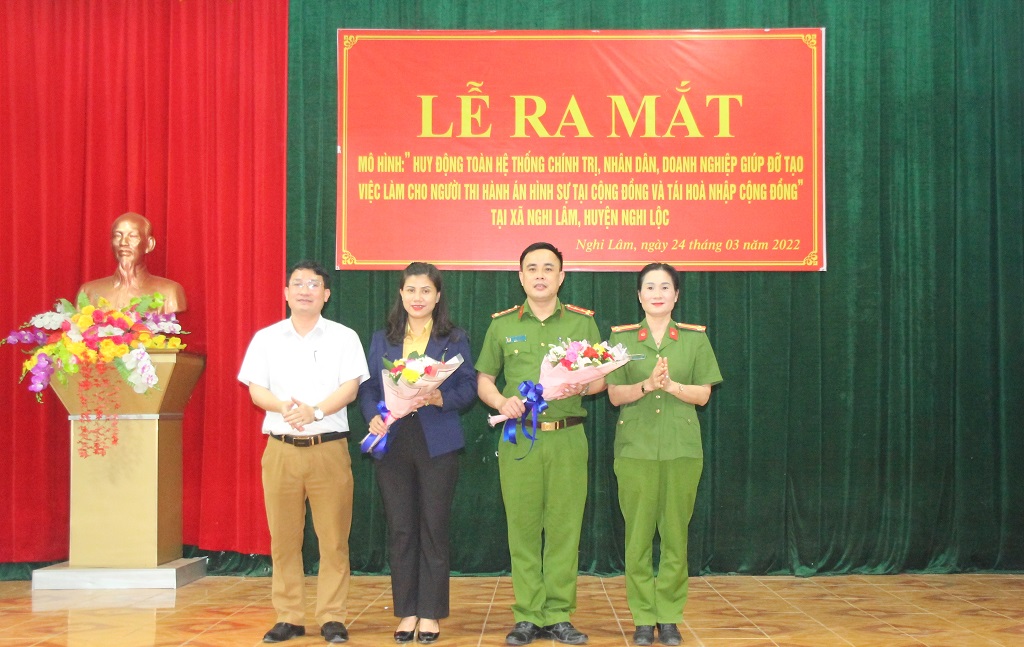 Ban chỉ đạo thực hiện mô hình ra mắt nhận nhiệm vụ