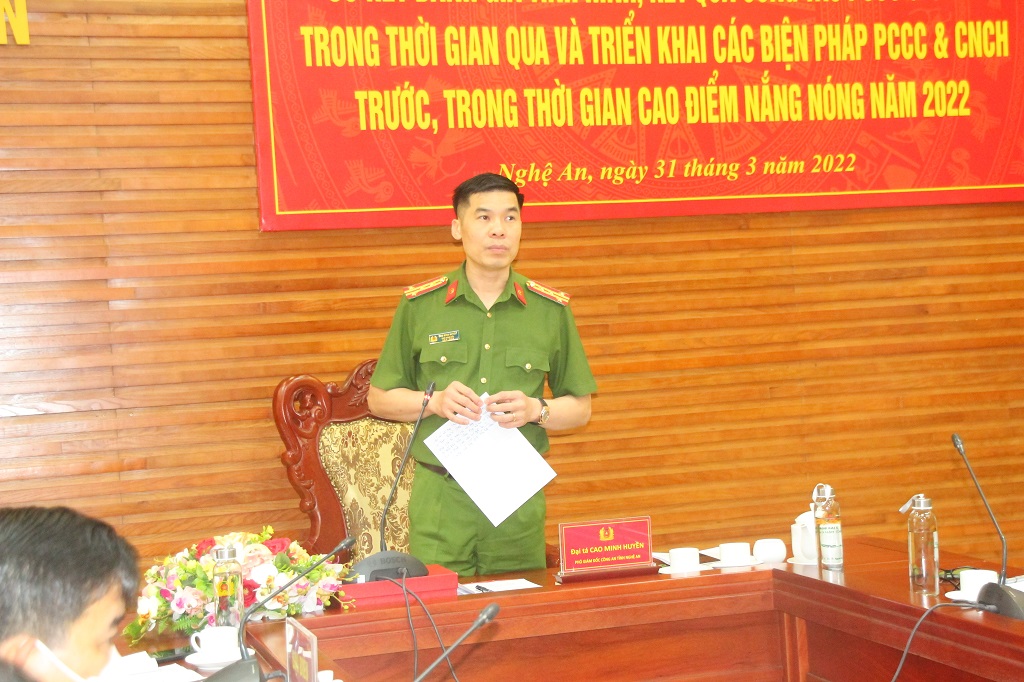 Đồng chí Đại tá Cao Minh Huyền, Phó Giám đốc Công an tỉnh phát biểu chỉ đạo Hội nghị
