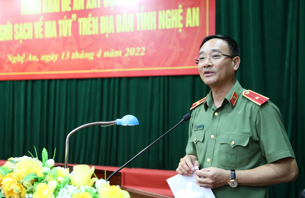 Đồng chí Thiếu tướng Phạm Thế Tùng, Uỷ viên BTV Tỉnh uỷ, Giám đốc Công an tỉnh phát biểu tại Hội nghị - ảnh: Đình Hưng