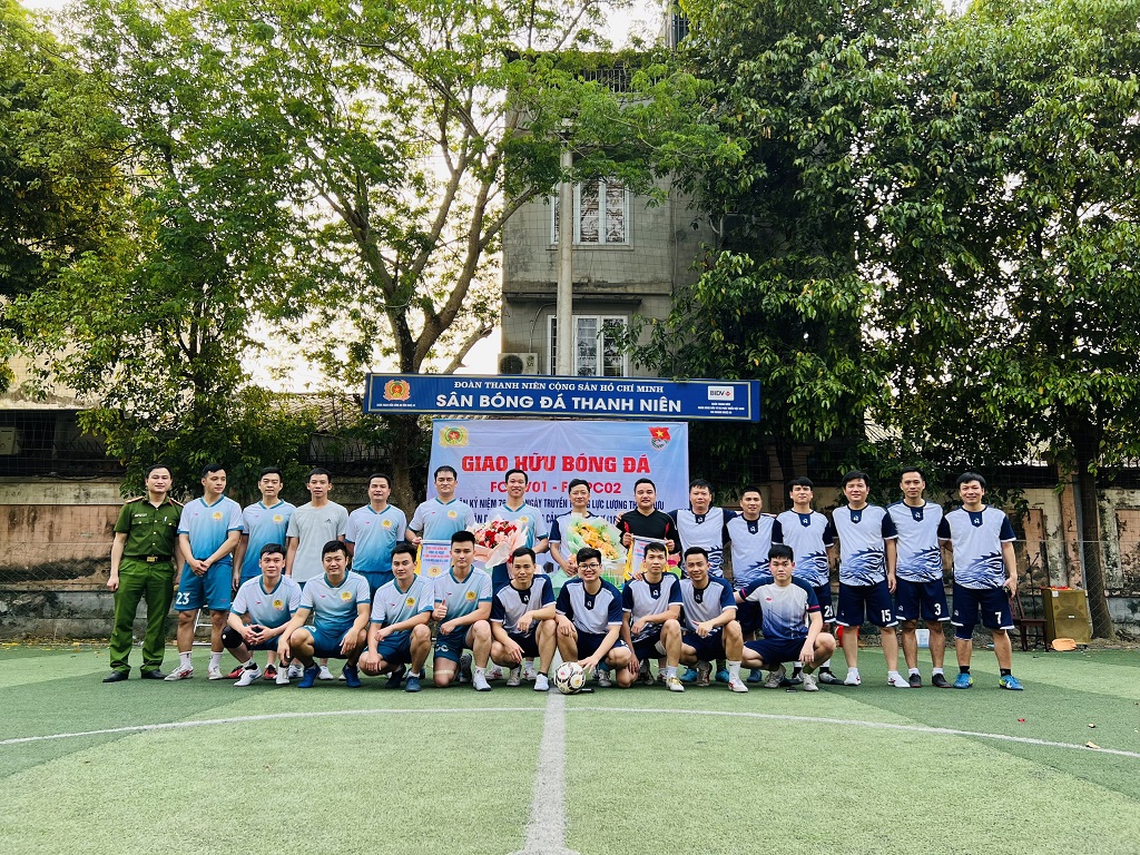 Phòng Cảnh sát hình sự phối hợp với Phòng Tham mưu Công an tỉnh tổ chức giao lưu bóng đá 