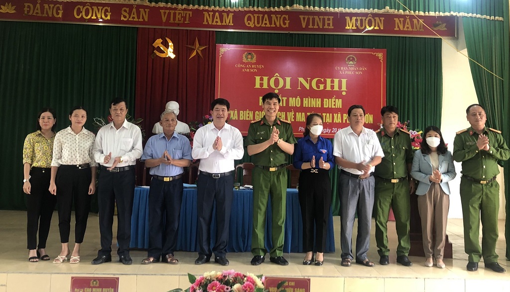 Ra mắt Ban chỉ đạo mô hình “Xã biên giới sạch về ma túy” tại xã Phúc Sơn, huyện Anh Sơn 