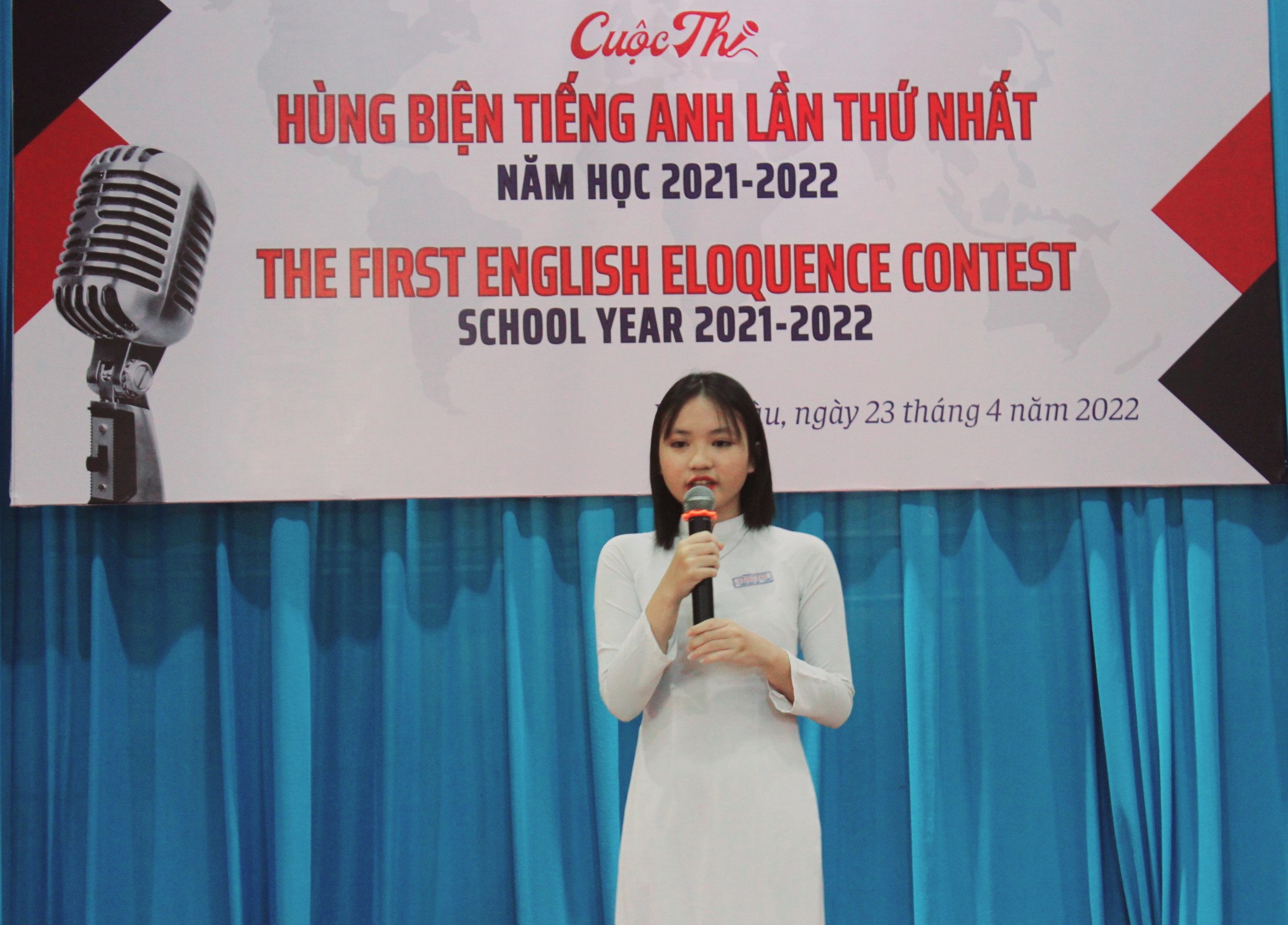 Em Trần Hoài An, thí sinh đạt giải Nhì trong phần thi hùng biện.