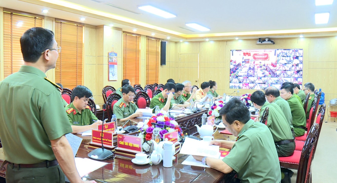 Hội nghị được tổ chức trực tuyến, kết nối đến điểm cầu ở Công an các huyện, thành, thị