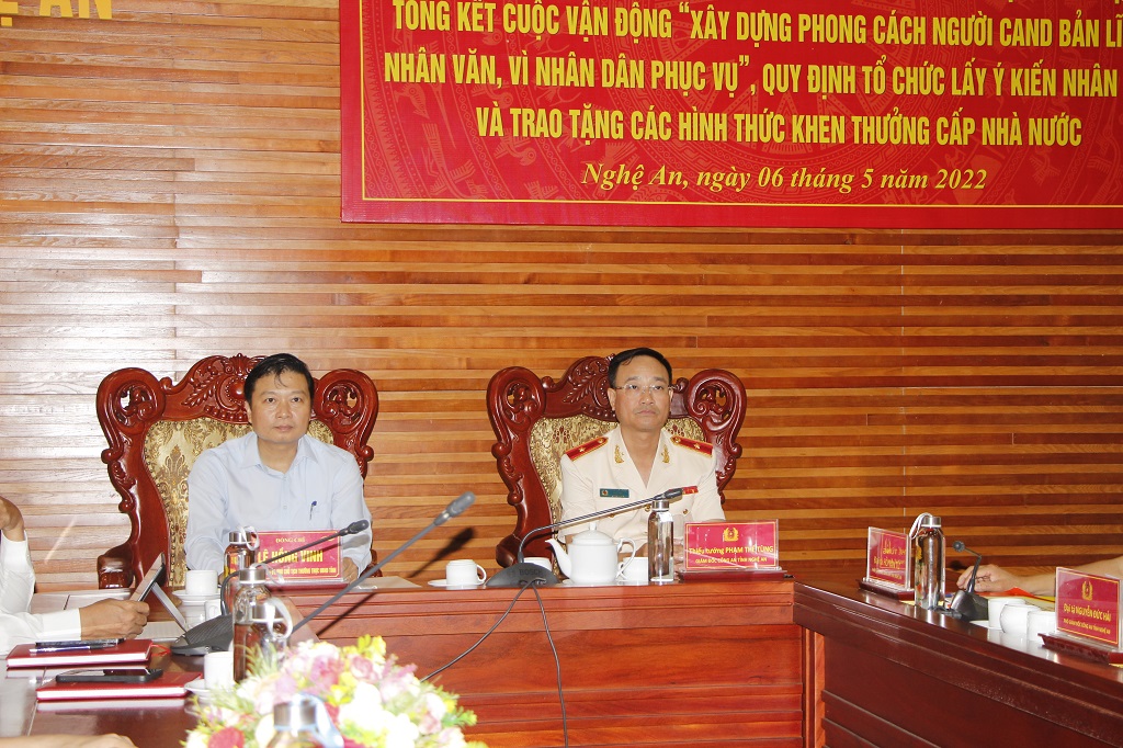 Các đồng chí Lê Hồng Vinh, Phó Chủ tịch Thường trực UBND tỉnh; Thiếu tướng Phạm Thế Tùng, Giám đốc Công an tỉnh đồng chủ trì Hội nghị tại điểm cầu Công an tỉnh Nghệ An