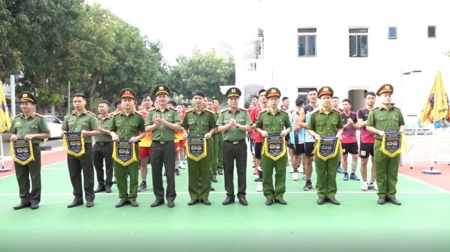 Giải thi đấu với sự tham gia của 07 đội tuyển