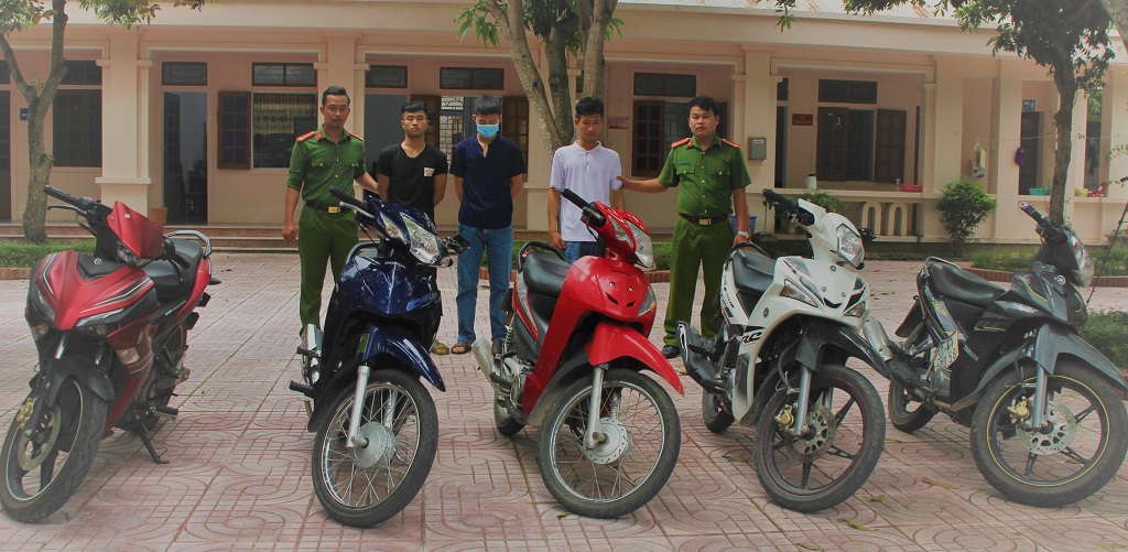 Các đối tượng cùng tang vật bị bắt giữ tại cơ quan Công an