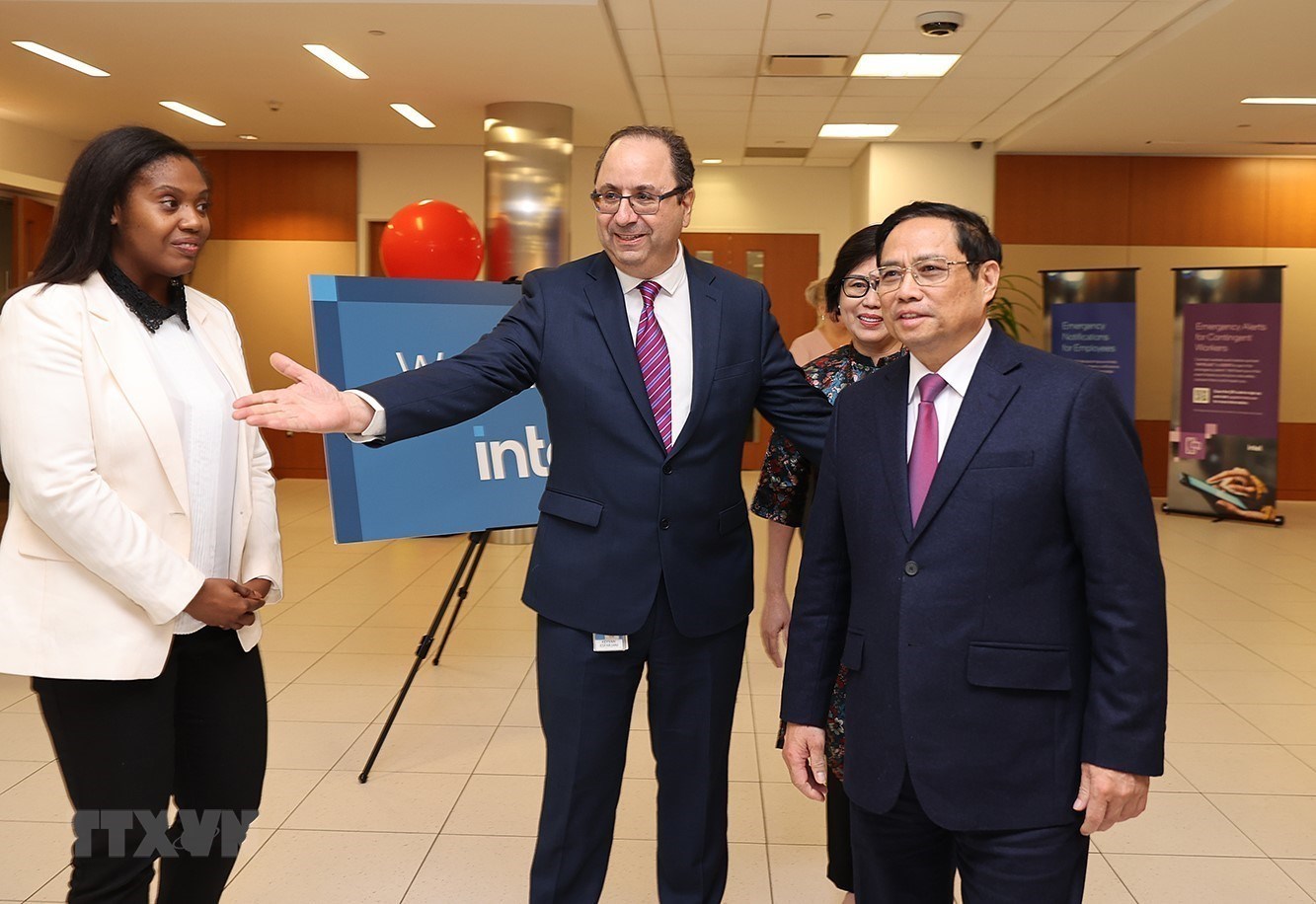 Thủ tướng Phạm Minh Chính đến thăm Tập đoàn Intel.