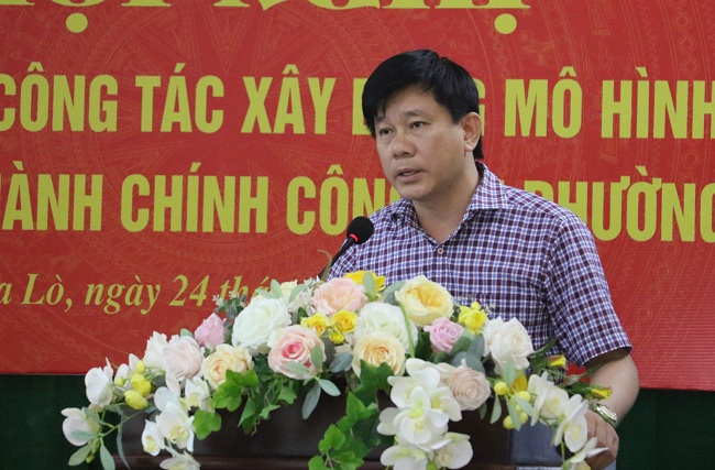 Ông Võ Văn Hùng, Phó Chủ tịch UBND thị xã Cửa Lò phát biểu tại Hội nghị