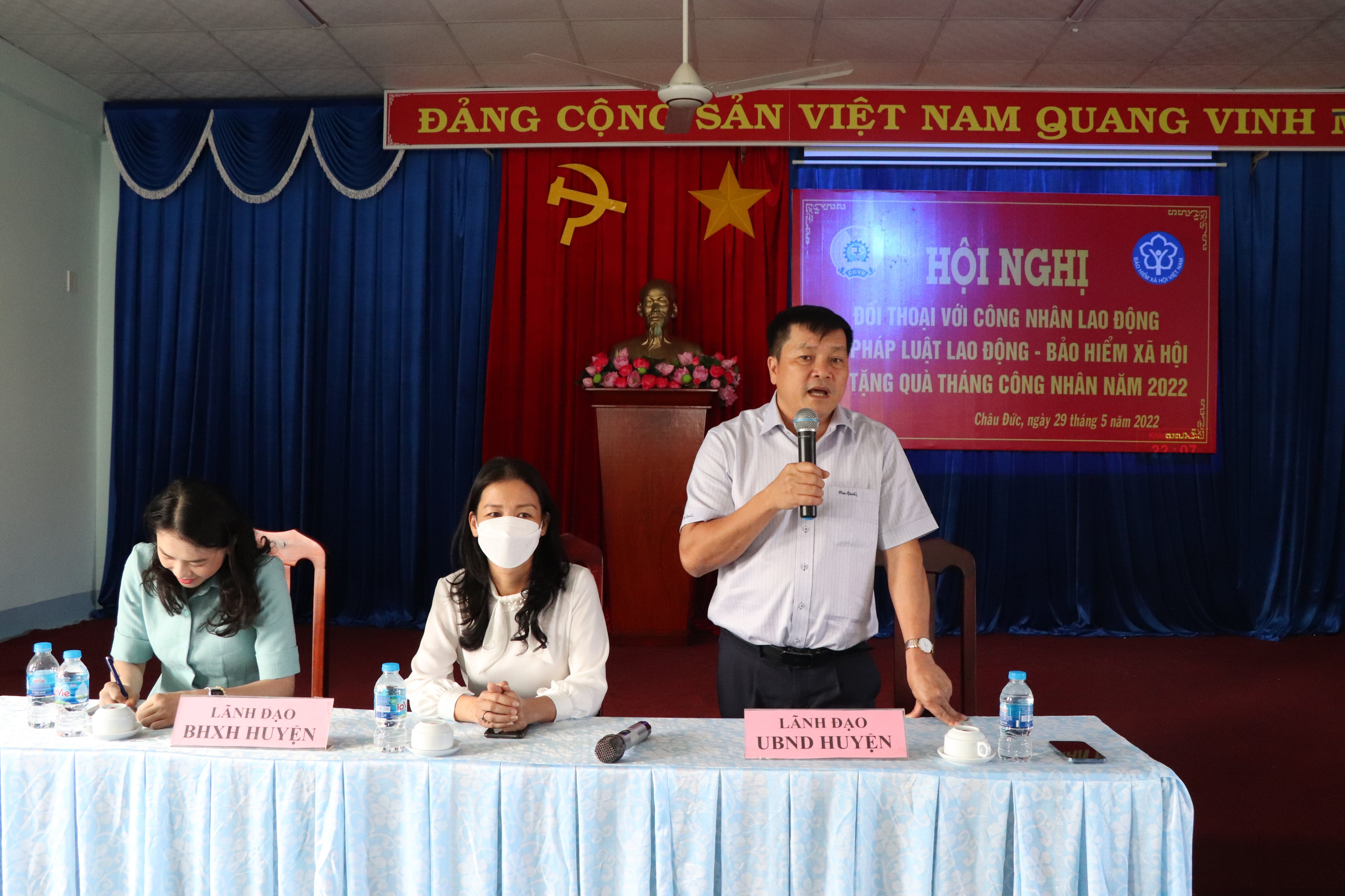 Ông Phạm Văn Quyền, Phó Chủ tịch UBND huyện Châu Đức phát biểu tại buổi đối thoại.