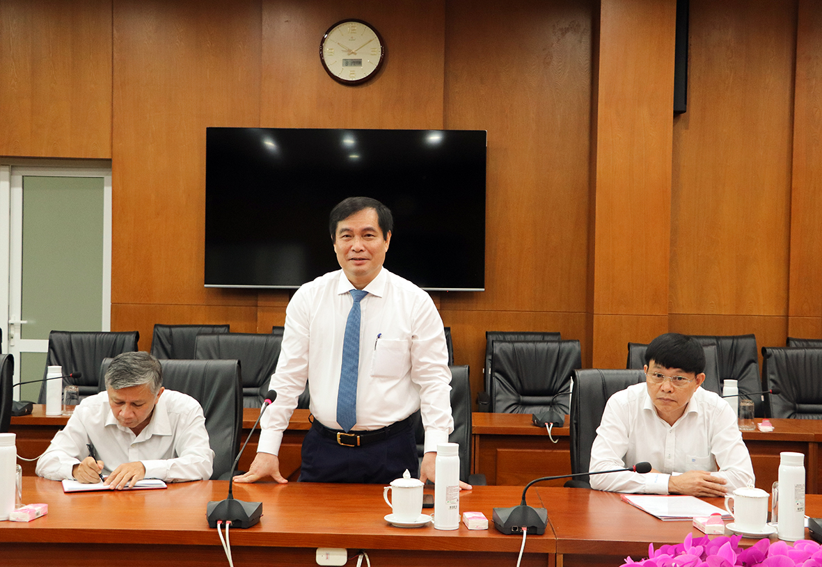 Ông Phan Xuân Thủy, Phó Trưởng Ban Tuyên giáo Trung ương phát biểu giao nhiệm vụ cho ông Dương Minh Tuấn.