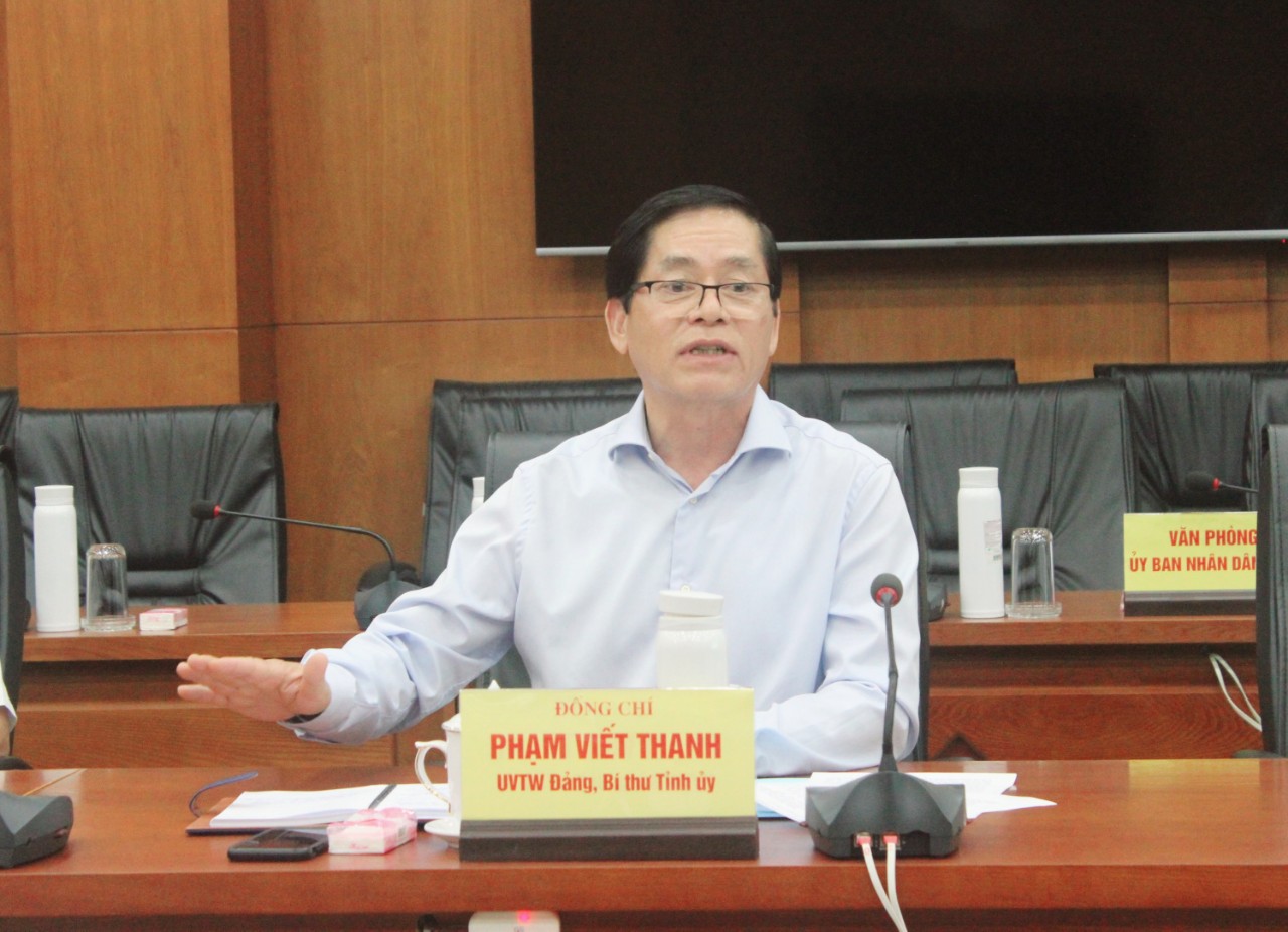 Ông Phạm Viết thanh, Ủy viên Trung ương Đảng, Bí thư Tỉnh ủy, Chủ tịch HĐND tỉnh phát biểu kết luận tại buổi làm việc.