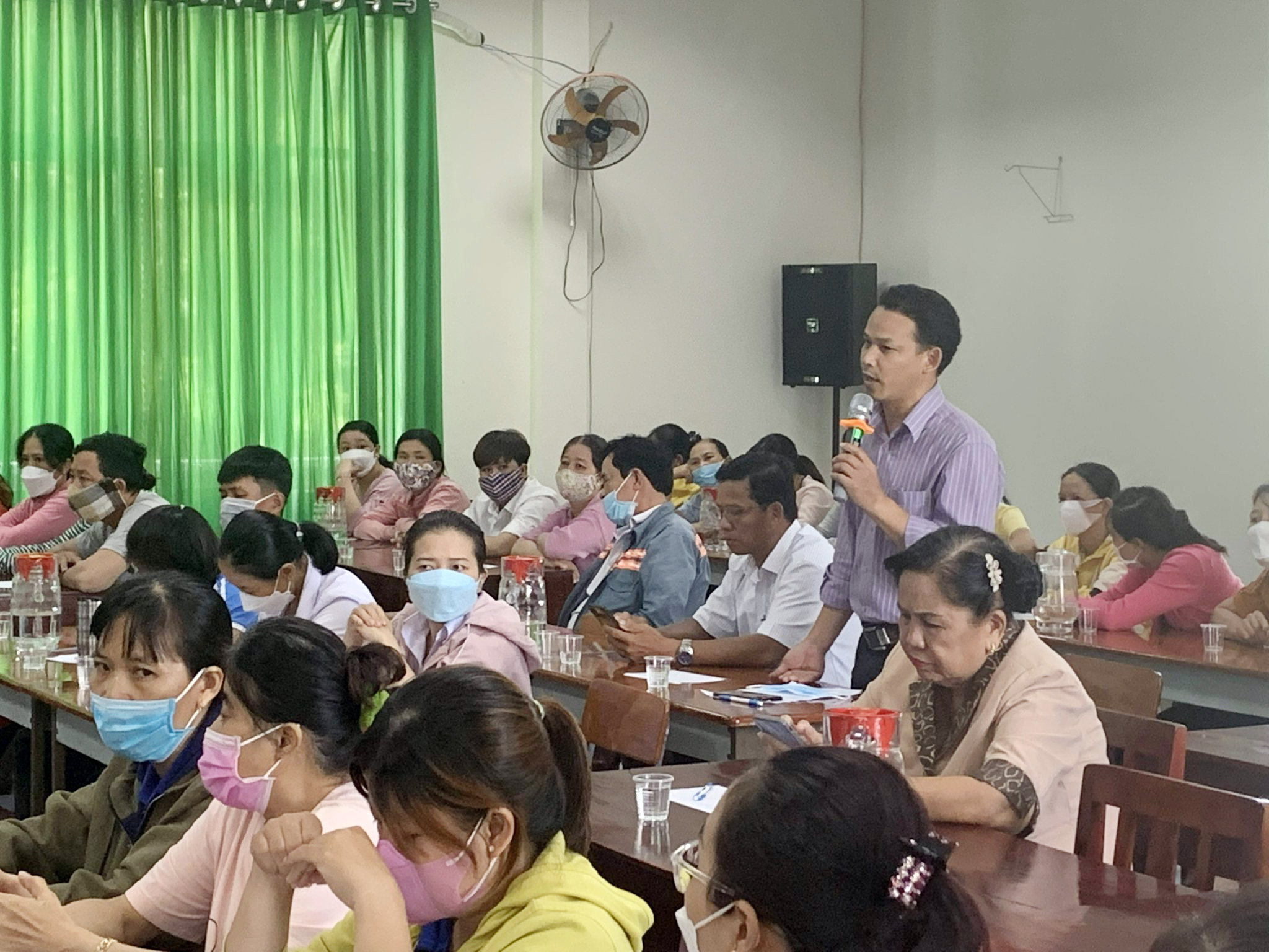 Huyện Long Điền đối thoại với người lao động