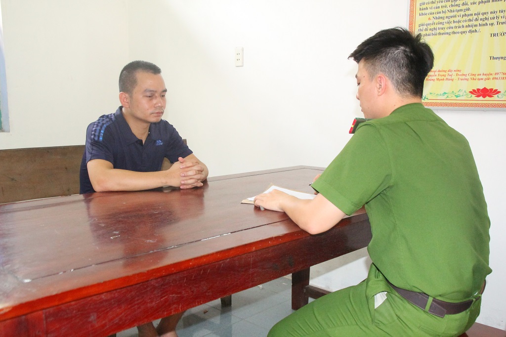 Cơ quan Công an làm việc với đối tượng Phùng Việt Hùng