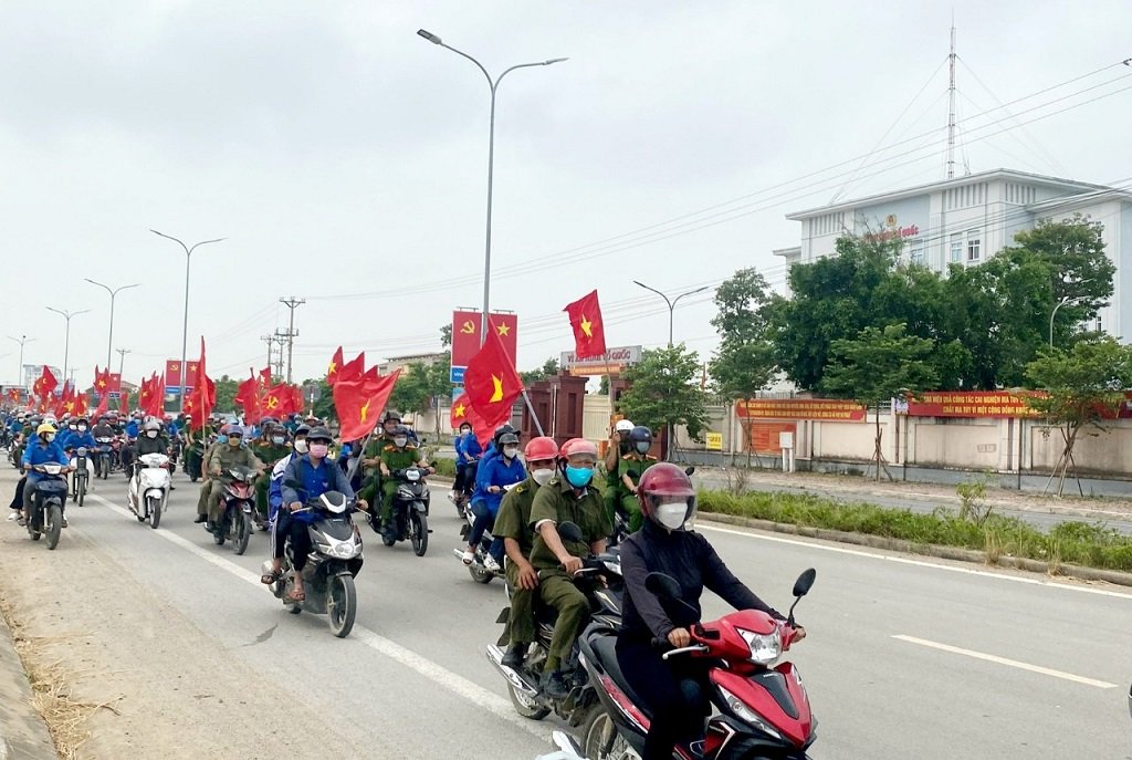Lực lượng Công an và đoàn viên, thanh niên diễu hành tuyên truyền phòng, chống ma tuý