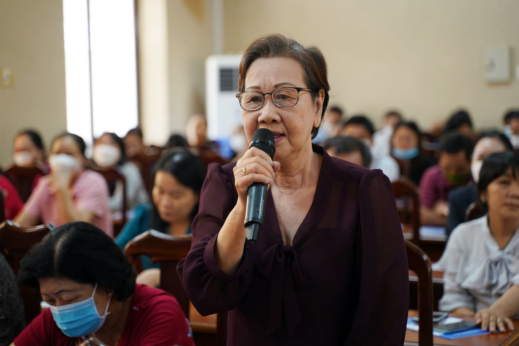 Cử tri Lê Thị Kim Hoàng, khu dân cư số 5, huyện Côn Đảo đề nghị sớm triển khai dự án kéo điện lưới quốc gia ra đảo. 