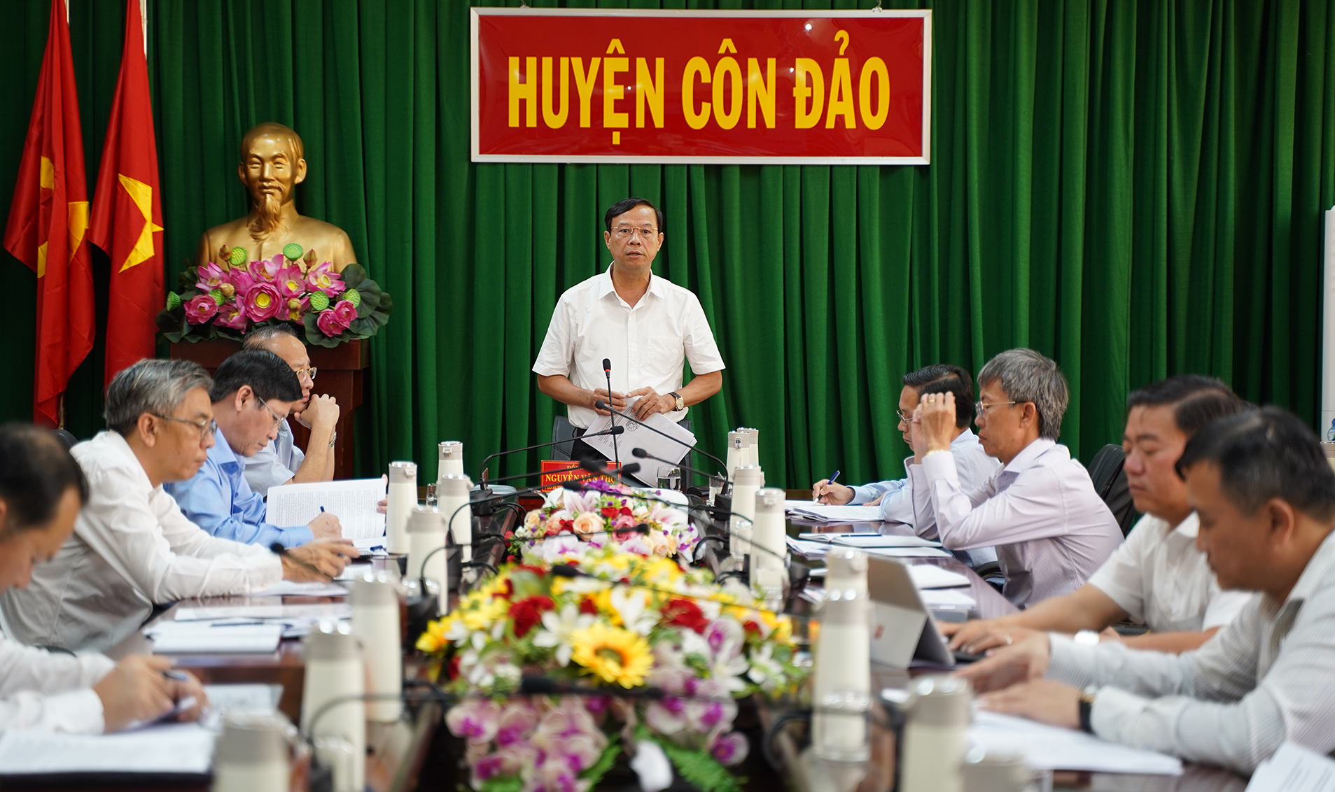Ông Nguyễn Văn Thọ, Chủ tịch UBND tỉnh chủ trì buổi làm việc với Huyện ủy, UBND huyện Côn Đảo.