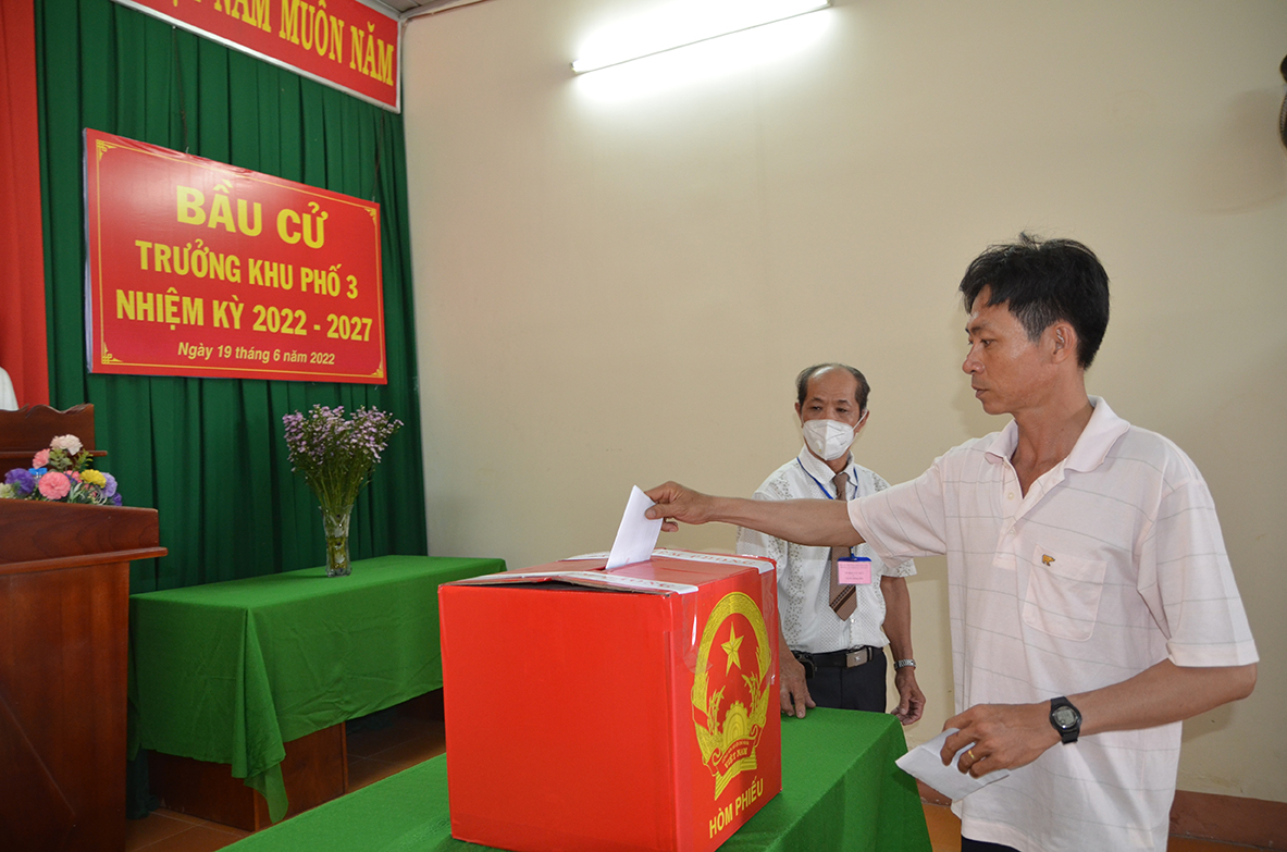 Cử tri bỏ phiếu bầu Trưởng khu phố 3, phường 10 (TP. Vũng Tàu).