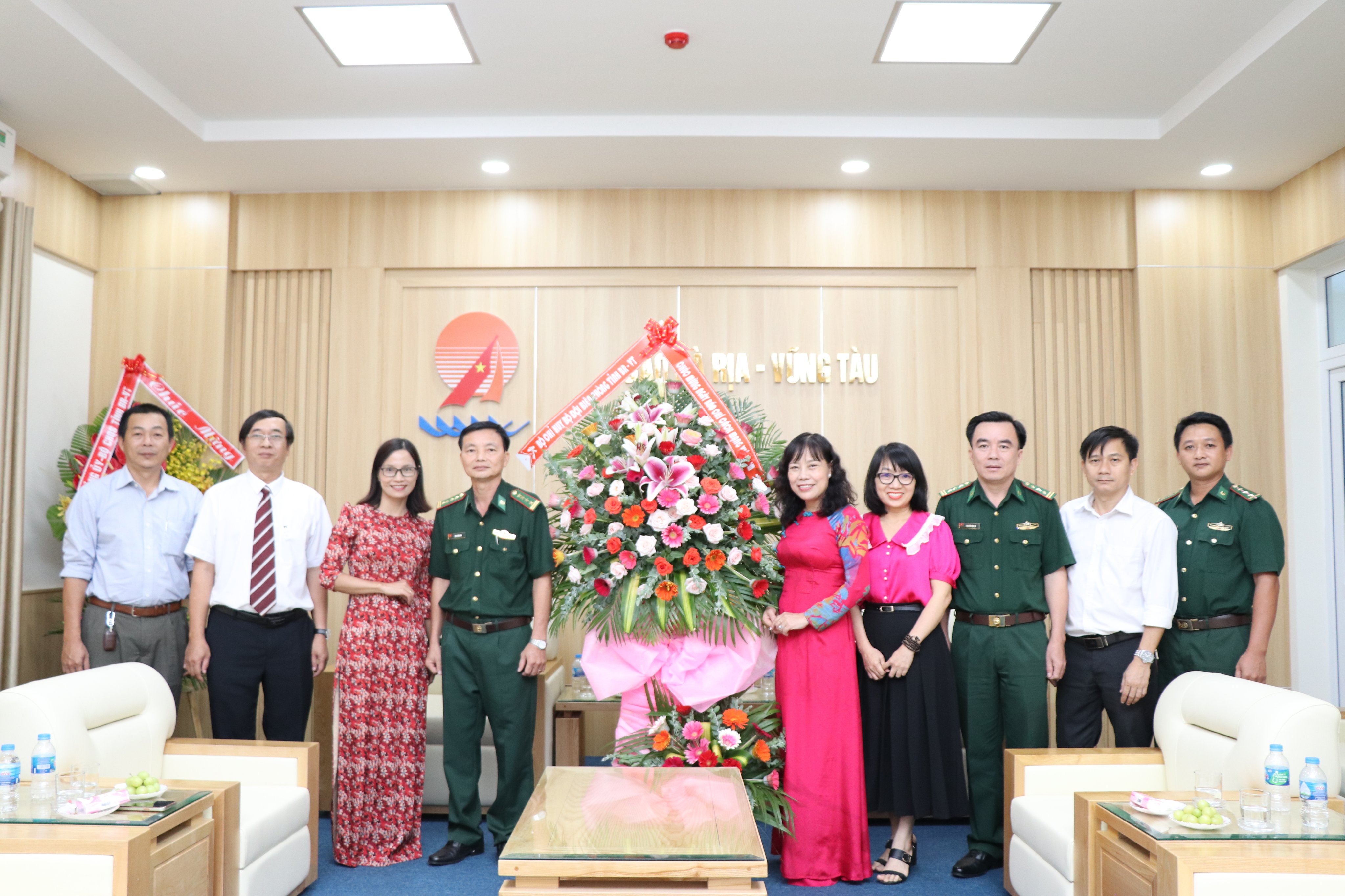 Bộ chỉ huy Bộ đội Biên phòng tỉnh thăm, chúc mừng Báo Bà Rịa-Vũng Tàu.