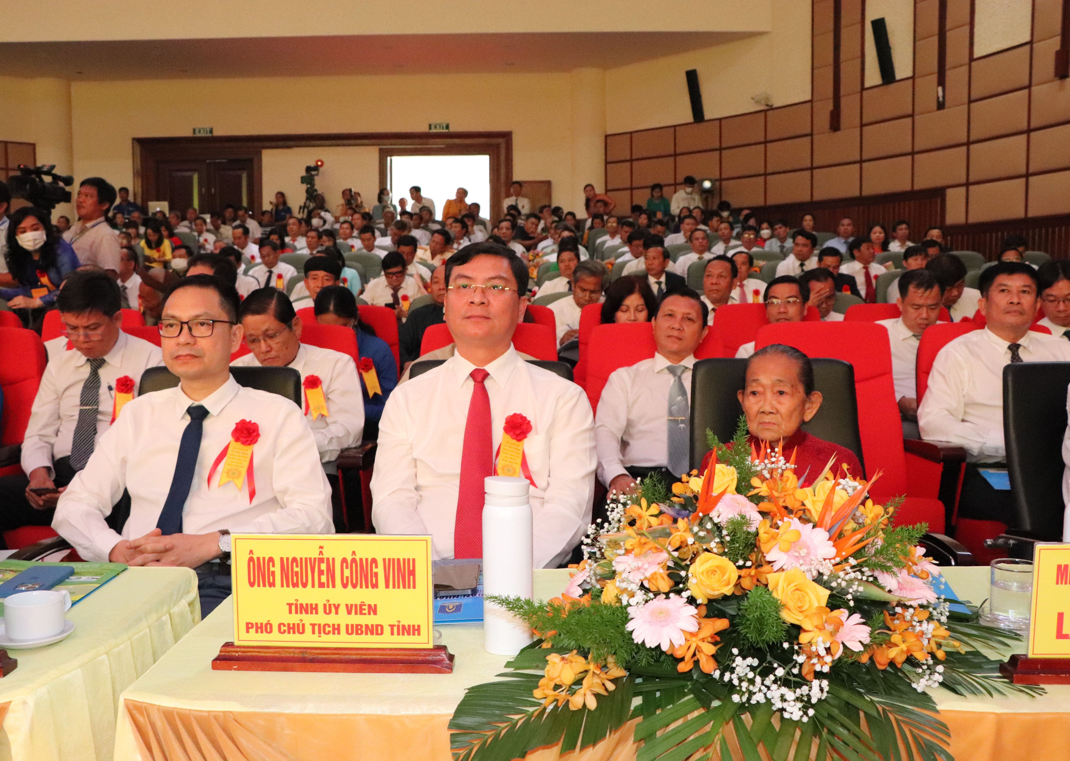 Mẹ Việt Nam Anh Hùng - La Thị Biên và các đại biểu dự Lễ.
