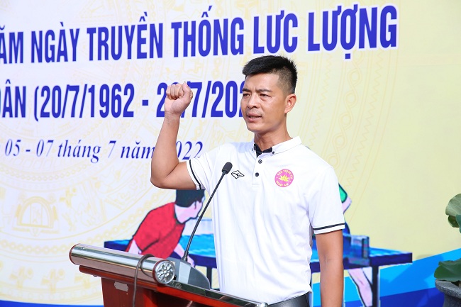 Đại diện trọng tài tuyên thệ