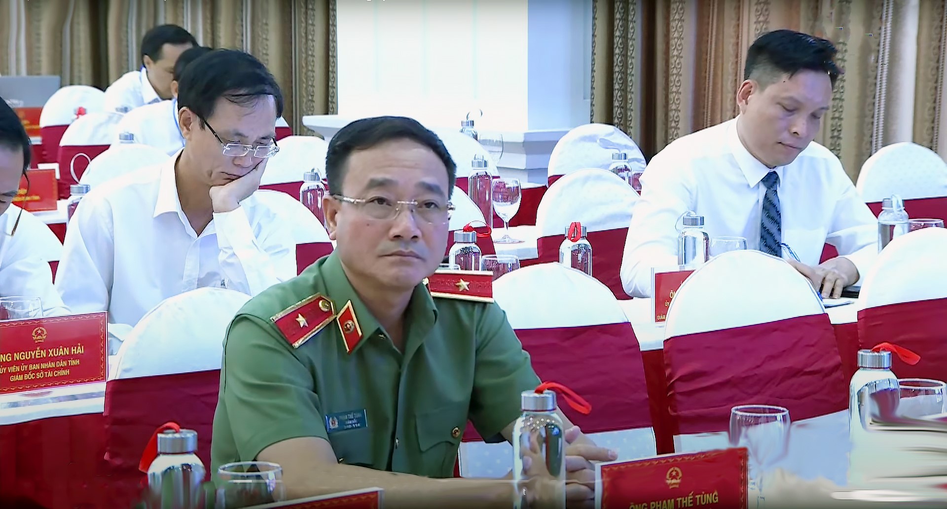 Đồng chí Thiếu tướng Phạm Thế Tùng - Ủy viên Ban Thường vụ Tỉnh ủy - Giám đốc Công an tỉnh Nghệ An tham dự kỳ họp
