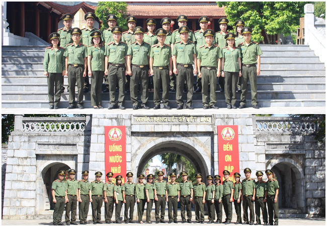 Đồng chí Thượng tá Trần Ngọc Tuấn, Phó Giám đốc Công an tỉnh và đoàn đại biểu Phòng Tham mưu chụp ảnh lưu niệm tại Nghĩa trang liệt sĩ quốc tế Việt - Lào