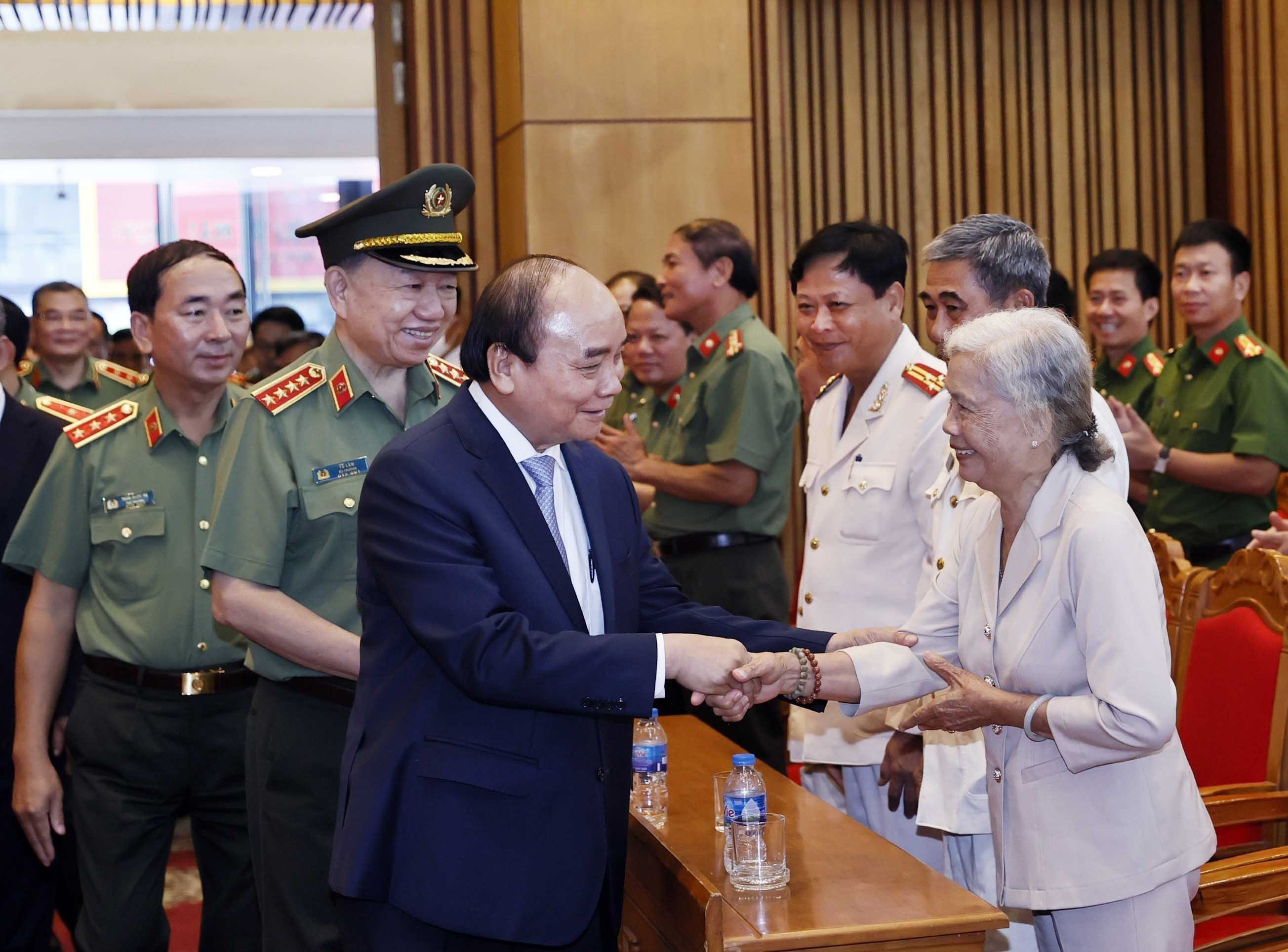 Chủ tịch nước Nguyễn Xuân Phúc với các đại biểu dự hội nghị. Ảnh: THỐNG NHẤT