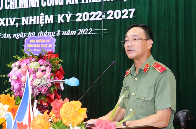 Đồng chí Thiếu tướng Phạm Thế Tùng, Giám đốc Công an tỉnh phát biểu tại Đại hội