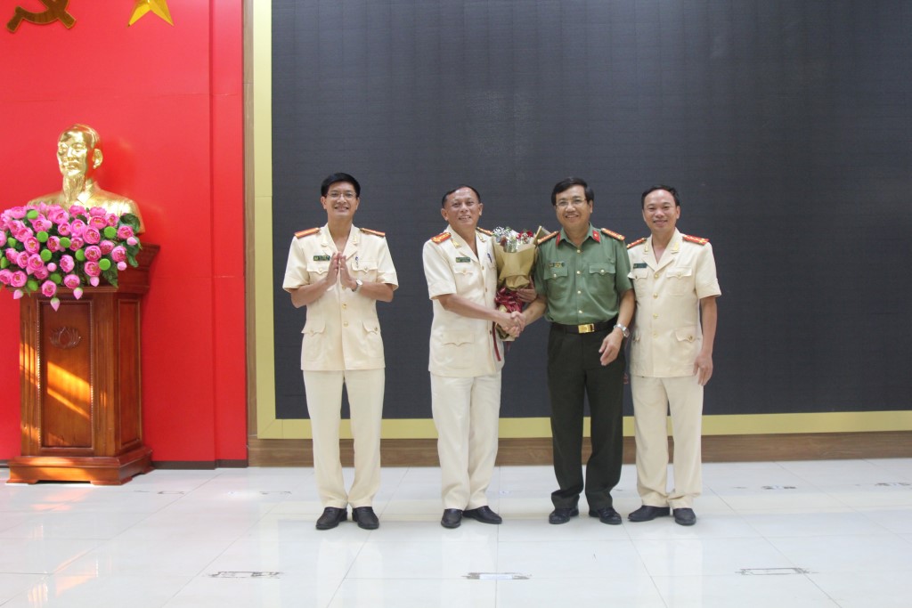 Tại buổi gặp mặt, thay mặt Lãnh đạo Công an tỉnh, đồng chí Đại tá Hồ Văn Tứ đã phát biểu chúc mừng và tặng hoa tới cán bộ, chiến sĩ Bệnh viện Công an tỉnh qua các thời kỳ.