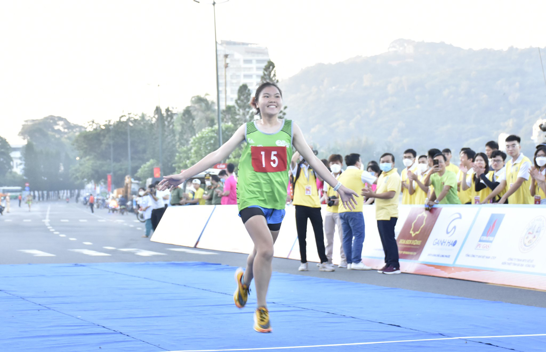 VĐV Nông Thị Chang về nhì cự ly 5 km nữ hệ đội tuyển.