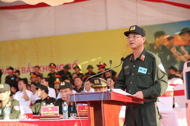 Đồng chí Thiếu tướng Phạm Thế Tùng - Ủy viên Ban Thường vụ Tỉnh ủy, Giám đốc Công an tỉnh Nghệ An phát biểu bế mạc buổi diễn tập