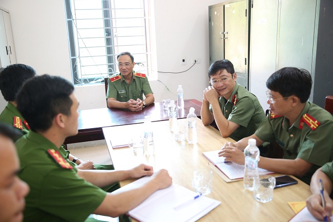 Giám đốc ghi nhận và đánh giá cao những kết quả bước đầu của Công an xã Na Ngoi trong việc thực hiện Đề án