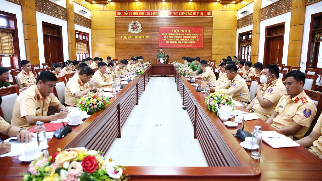 Đồng chí Thiếu tướng Phạm Thế Tùng, Giám đốc Công an tỉnh chỉ đạo lực lượng CSGT toàn tỉnh đã huy động tối đa lực lượng, phương tiện tập trung thực hiện quyết liệt, hiệu quả đợt cao điểm, chú trọng xử lý nghiêm các trường hợp vi phạm, không có vùng cấm, nhất là chuyên đề xử lý vi phạm nồng độ cồn và xe quá khổ, quá tải, chạy quá tốc độ...