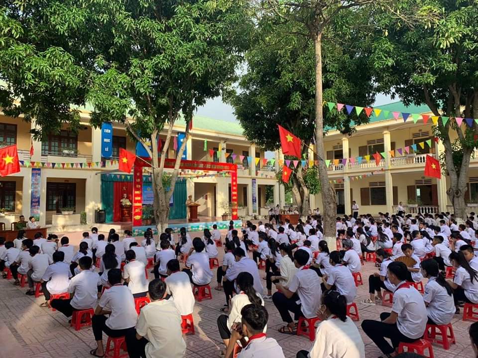 Tuyên truyền kiến thức an toàn giao thông tại Trường THCS Nghi Thạch (huyện Nghi Lộc)