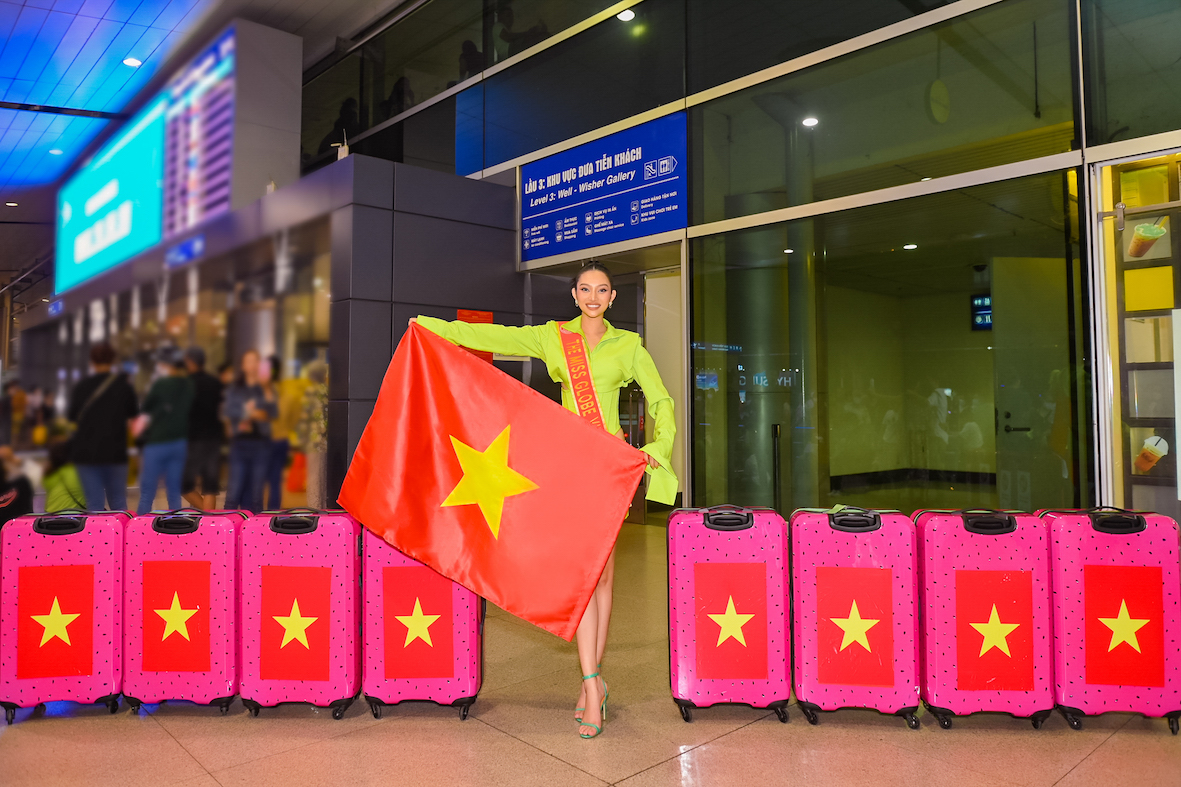 Lâm Thu Hồng rạng rỡ trước giờ lên đường tham dự The Miss Globe 2022. Ảnh: Ban Tổ chức.
