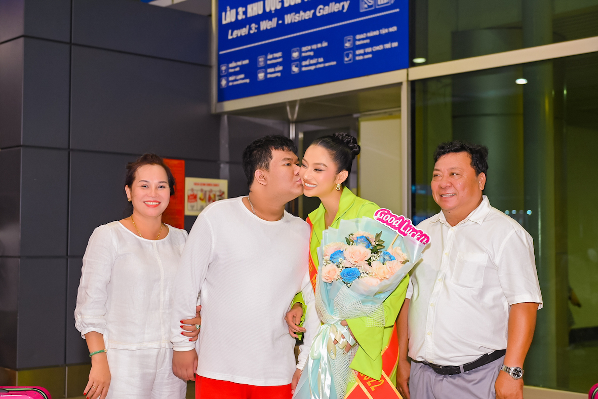 Tâm nguyện được chụp ảnh bức ảnh đầy đủ các thành viên gia đình của Lâm Thu Hồng đã trở thành hiện thực.nguyê