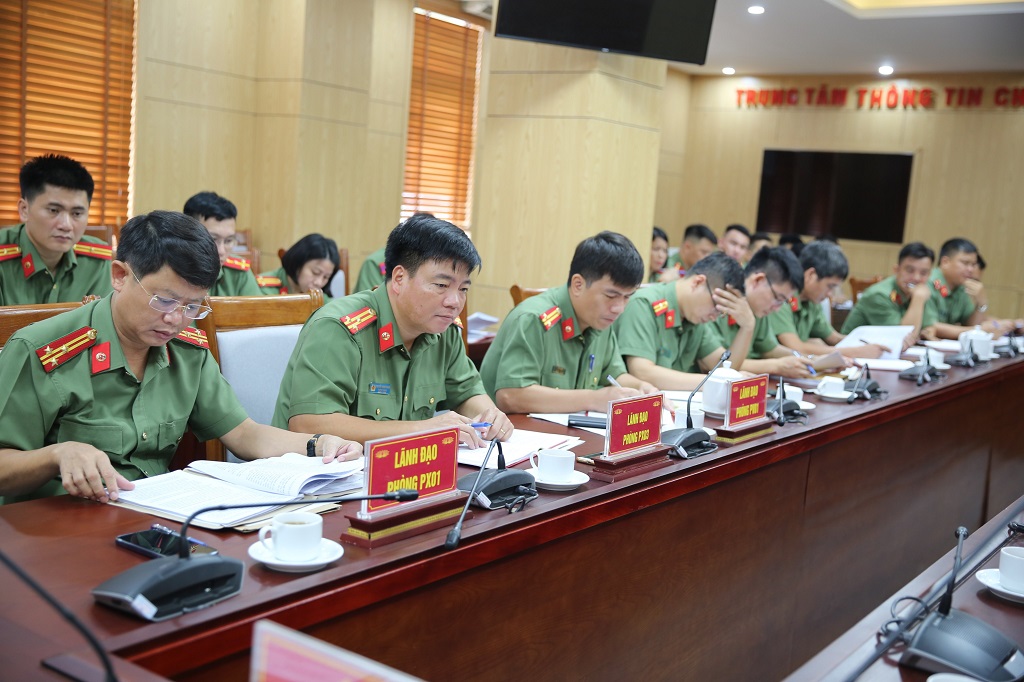 Đại diện lãnh đạo một số phòng dự buổi làm việc