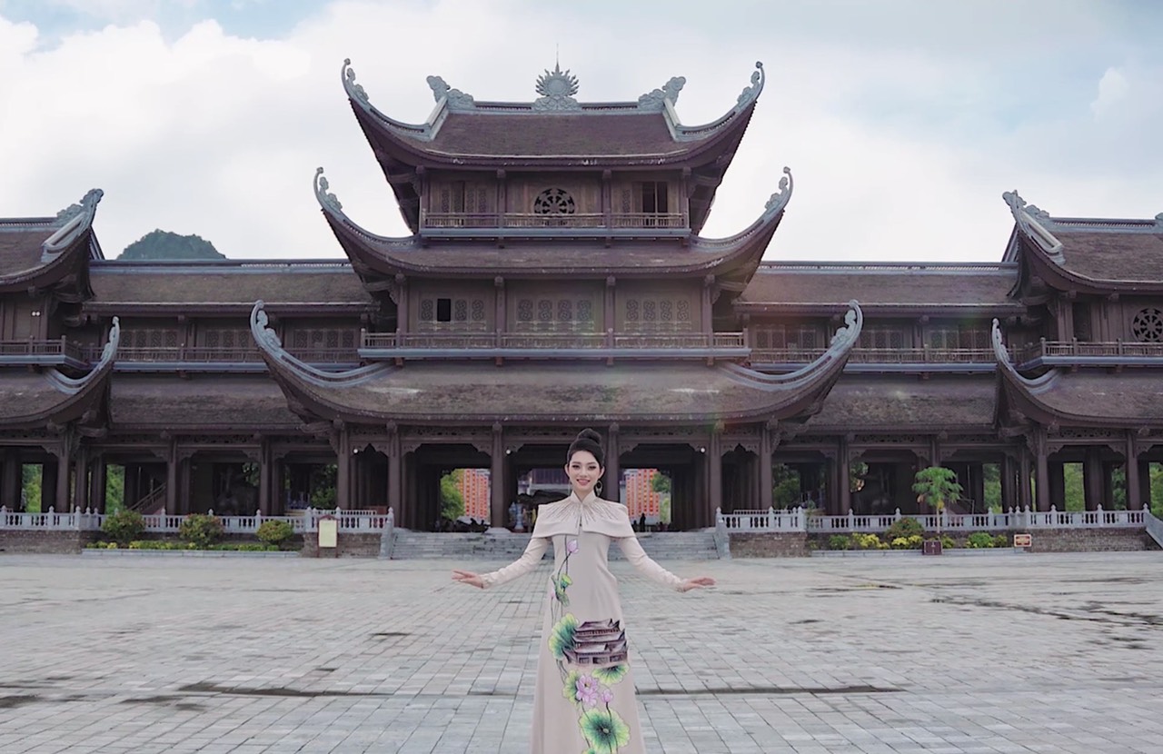 Cảnh đẹp chùa Tam Chúc (tỉnh Hà Nam) xuất hiện trong video giới thiệu.