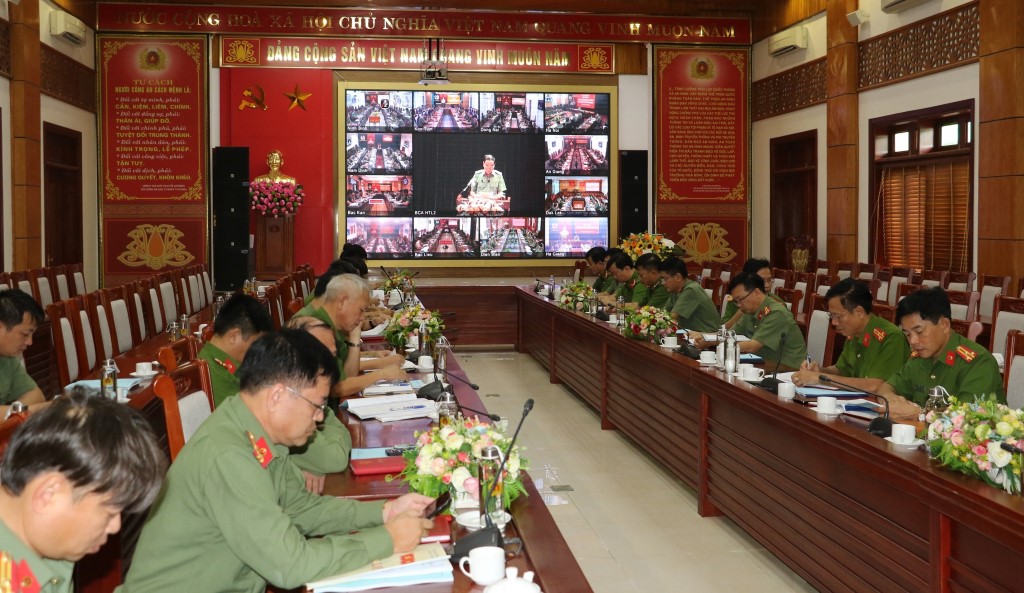 Hội nghị được kết nối trực tuyến từ Bộ Công an tới Công an các tình, thành phố