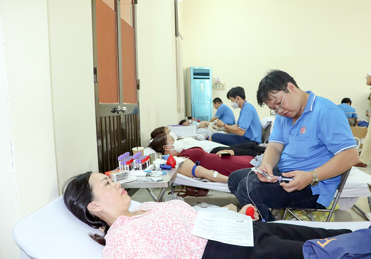 Đợt này, Ban tổ chức đã thu được hơn 400 đơn vị máu.