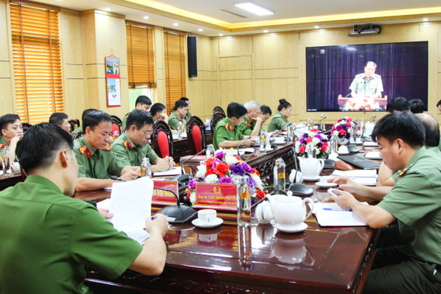 Hội nghị đồng thời được kết nối trực tuyến đến Công an các huyện, thành, thị